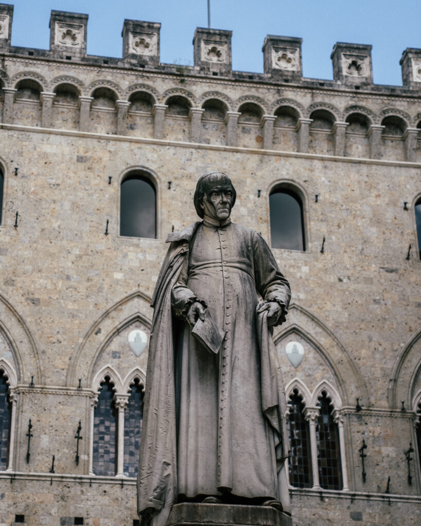 A complete travel guide to Siena, Italy in Tuscany including the best the best places to visit, historical sites, hotels, best Siena viewpoints, restaurants, wine bars, Siena photo locations, travel tips and more.