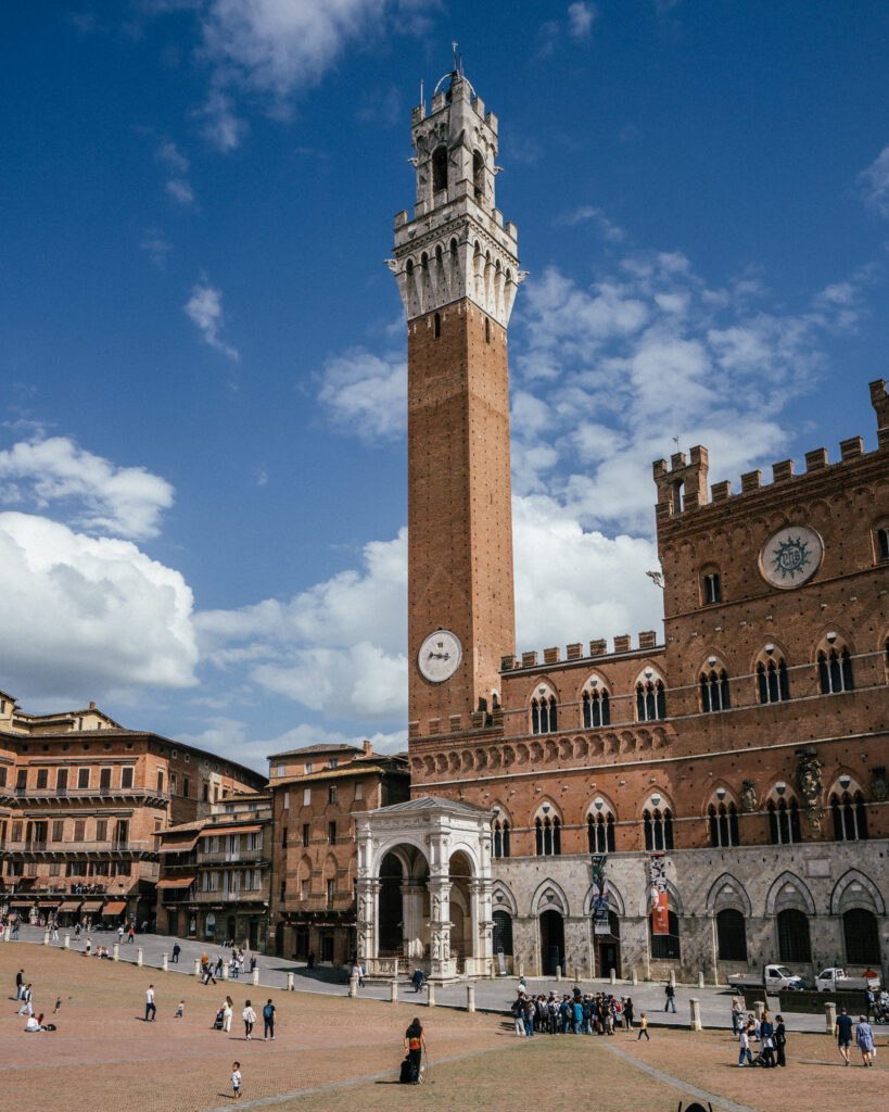 A complete travel guide to Siena, Italy in Tuscany including the best the best places to visit, historical sites, hotels, best Siena viewpoints, restaurants, wine bars, Siena photo locations, travel tips and more.