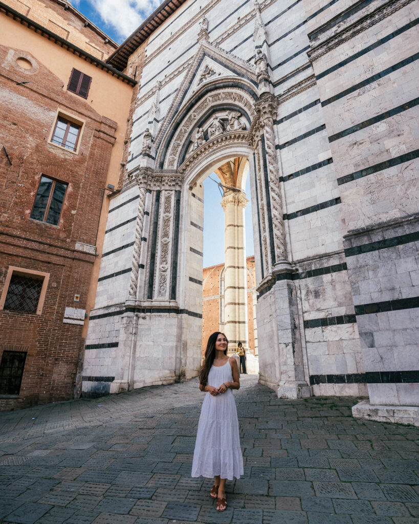 A complete travel guide to Siena, Italy in Tuscany including the best the best places to visit, historical sites, hotels, best Siena viewpoints, restaurants, wine bars, Siena photo locations, travel tips and more.