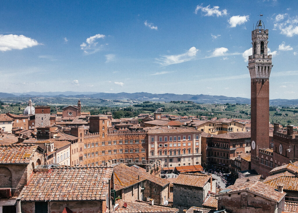 A complete travel guide to Siena, Italy in Tuscany including the best the best places to visit, historical sites, hotels, best Siena viewpoints, restaurants, wine bars, Siena photo locations, travel tips and more.