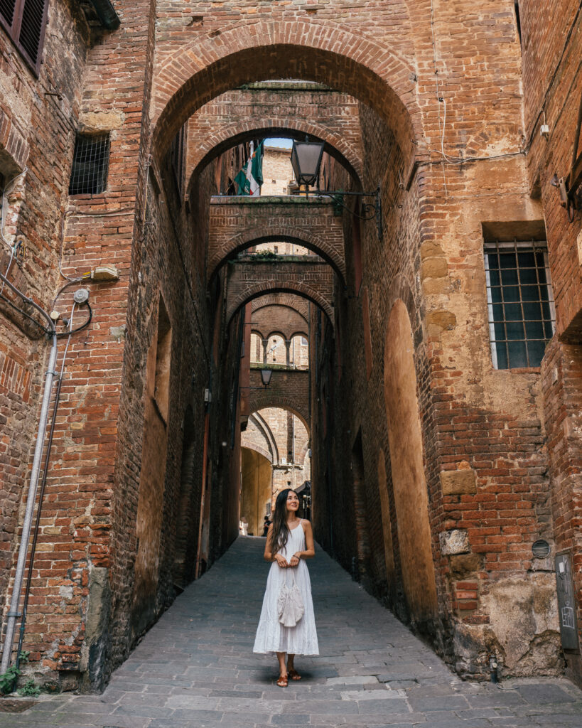 A complete travel guide to Siena, Italy in Tuscany including the best the best places to visit, historical sites, hotels, best Siena viewpoints, restaurants, wine bars, Siena photo locations, travel tips and more.