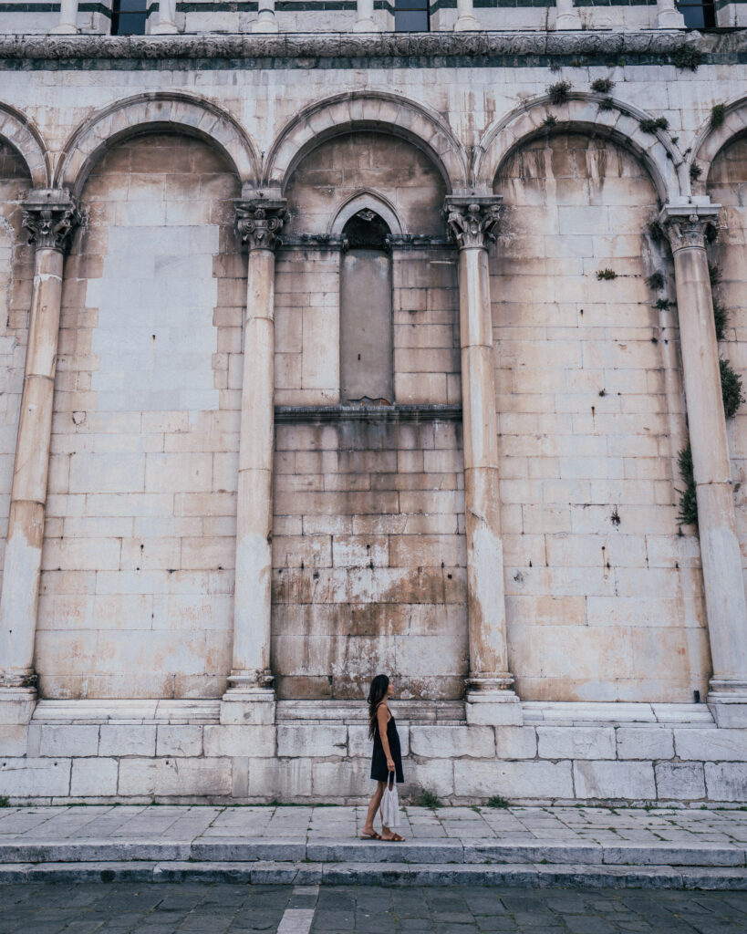 A complete travel guide to Lucca, Italy including the best historical sights, churches, restaurants, viewpoints, hotels and more.