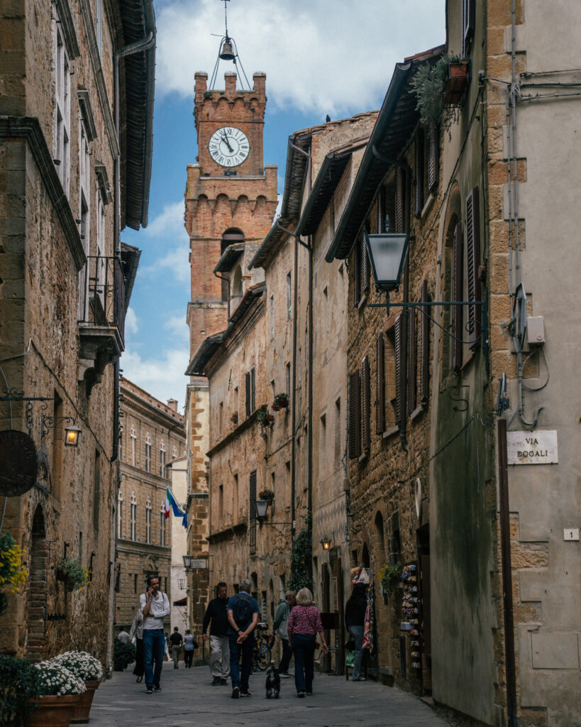 A complete travel guide to Pienza including the best places to visit, viewpoints, restaurants, hotels, Pienza photo locations and more.