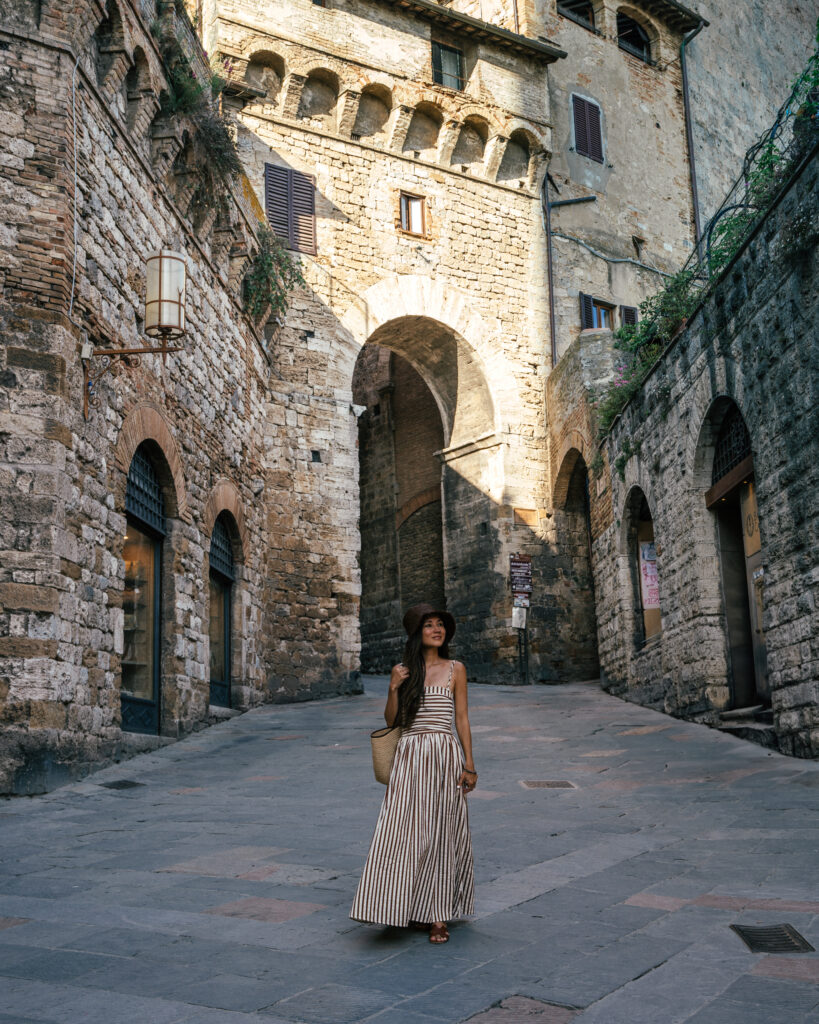 A complete travel guide to San Gimignano in Tuscany including the best places to visit, viewpoints, hotels, restaurants and more. 