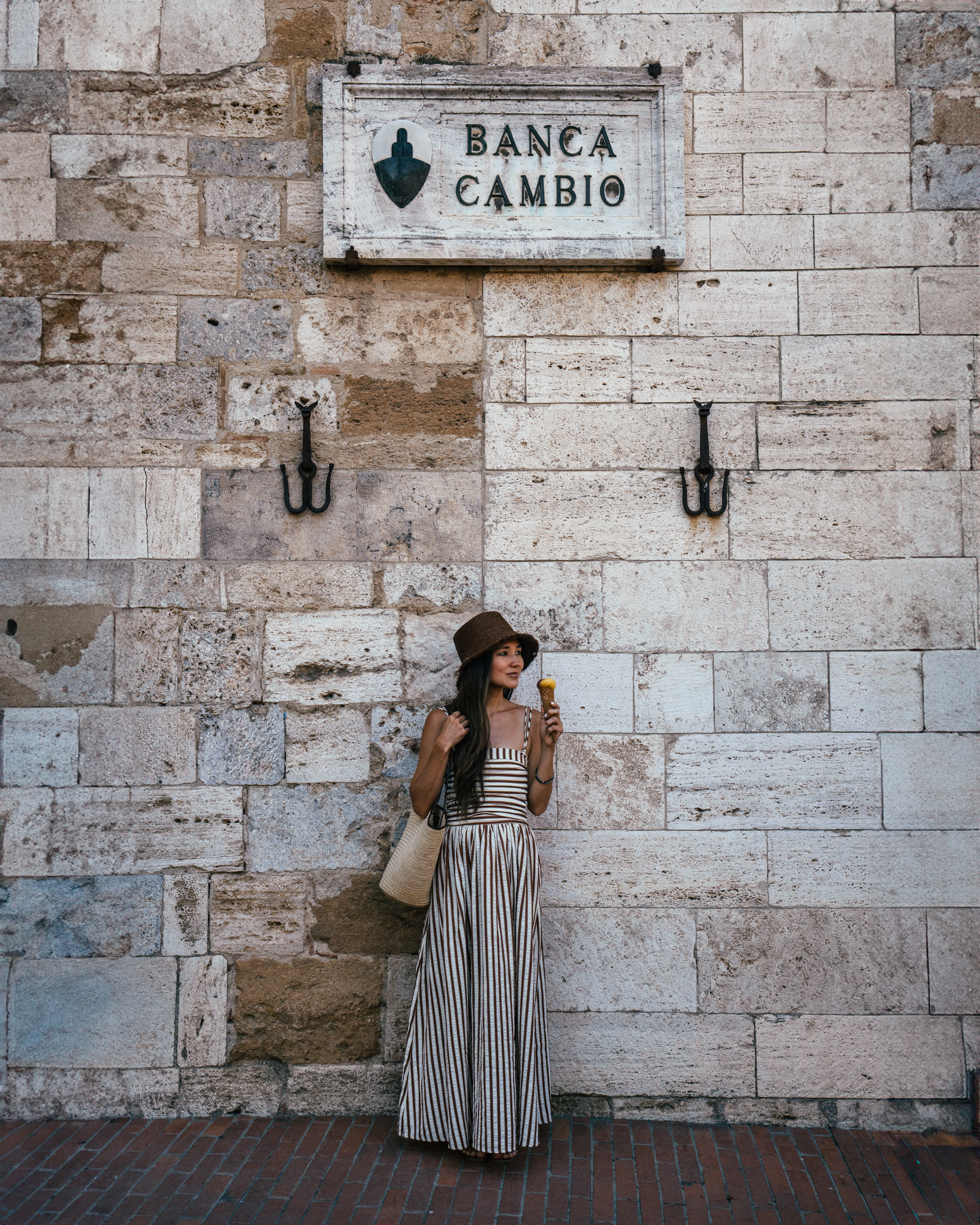 A complete travel guide to San Gimignano in Tuscany including the best places to visit, viewpoints, hotels, restaurants and more.