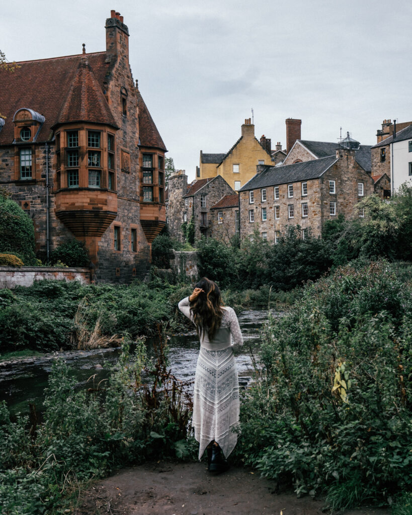 The ultimate travel guide to Edinburgh including the best places to visit, viewpoints, Harry Potter sights, hotels, restaurants, pubs and more. 