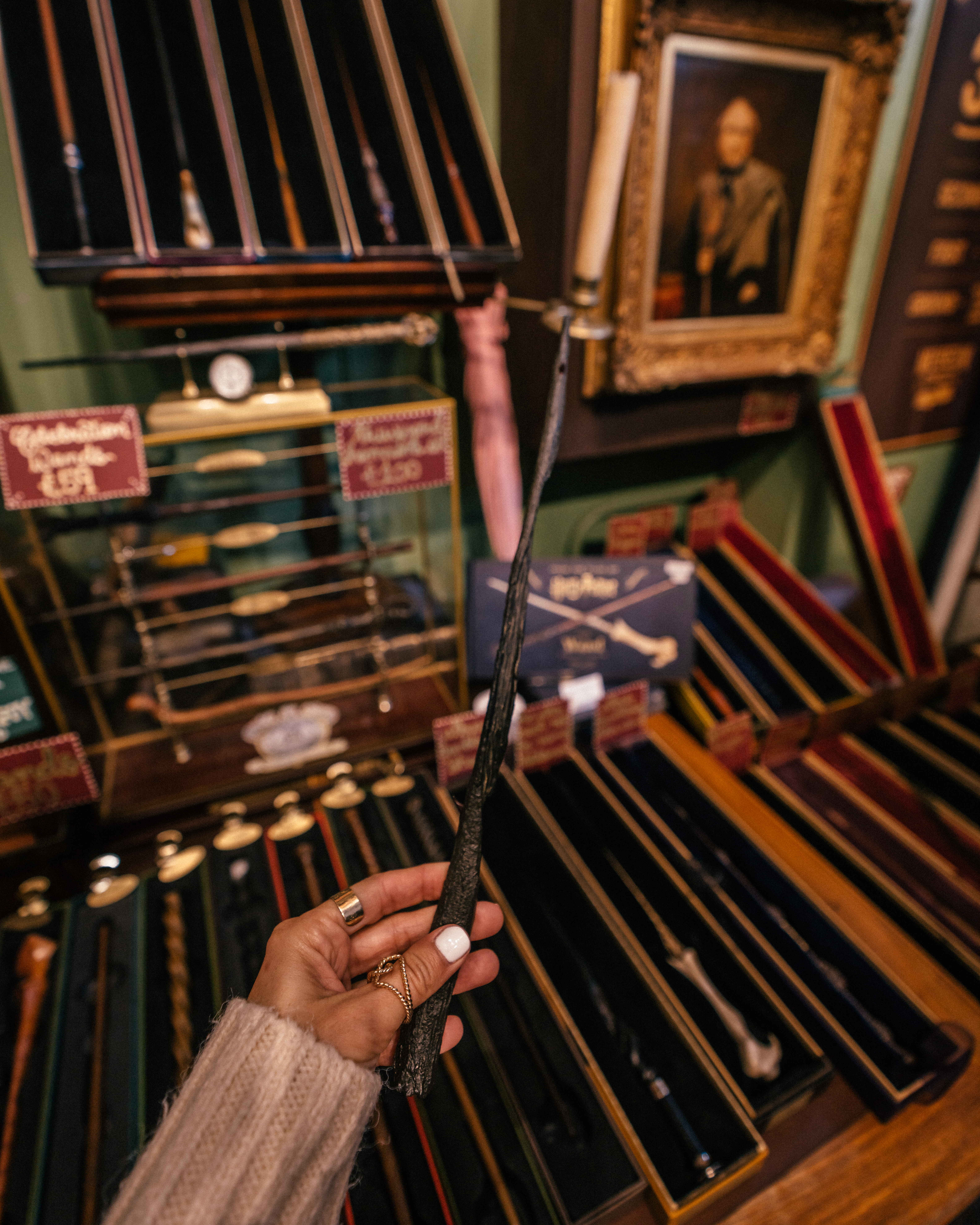 The ultimate travel guide to Edinburgh including the best places to visit, viewpoints, Harry Potter sights, hotels, restaurants, pubs and more. 