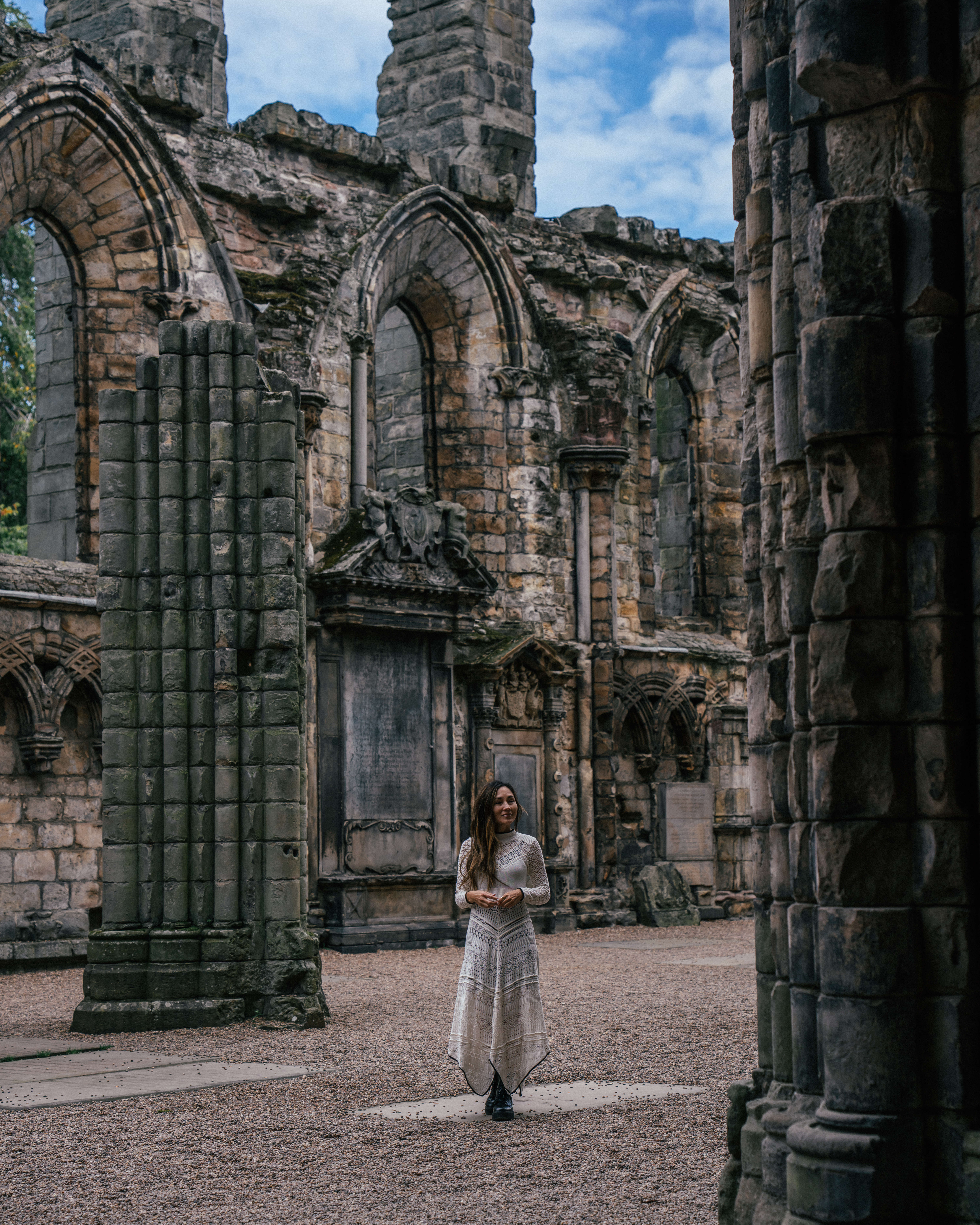 The ultimate travel guide to Edinburgh including the best places to visit, viewpoints, Harry Potter sights, hotels, restaurants, pubs and more. 