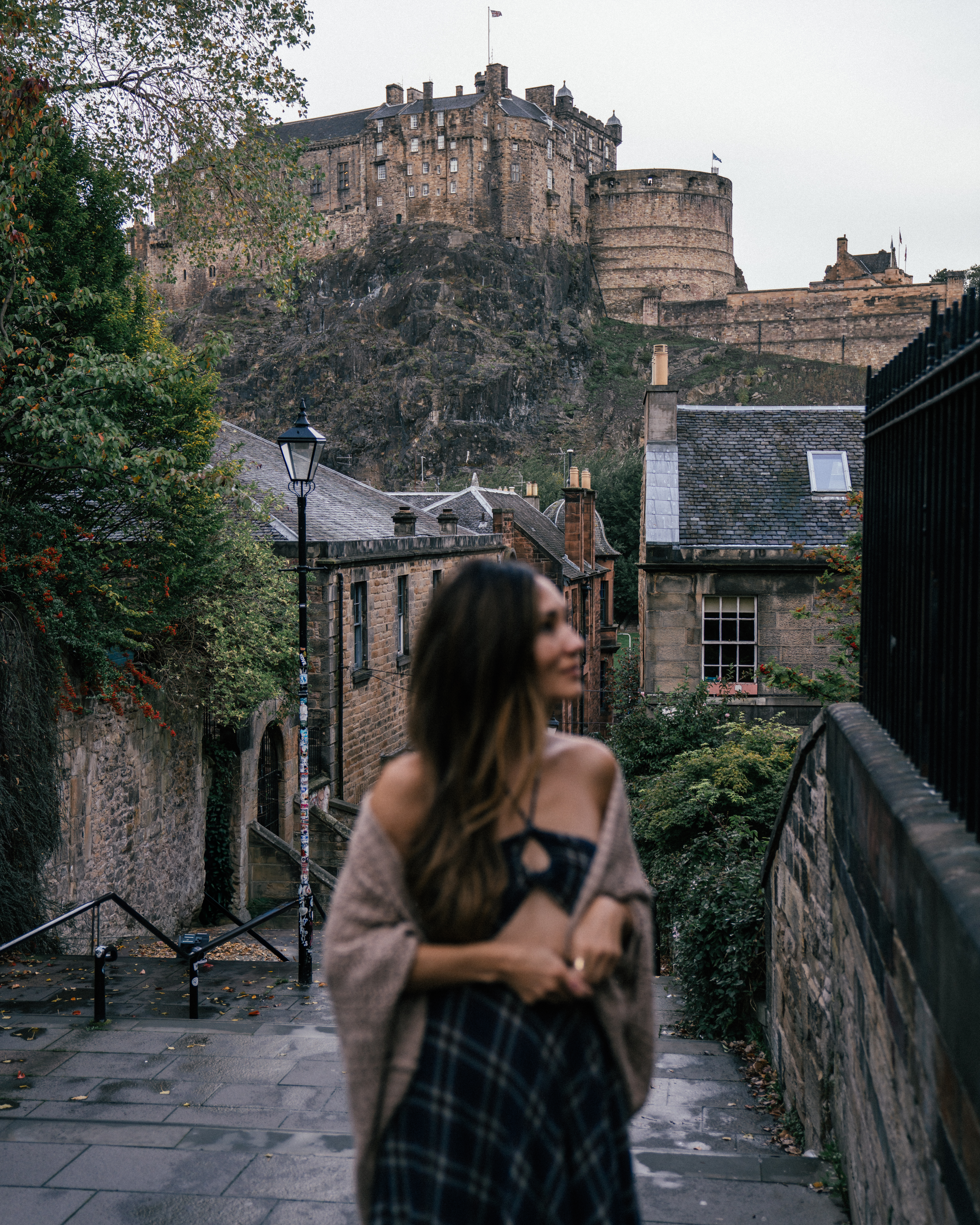 The ultimate travel guide to Edinburgh including the best places to visit, viewpoints, Harry Potter sights, hotels, restaurants, pubs and more. 